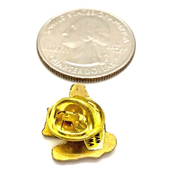 Squirrel lapel pin, jacket, hat, vest, book bag pin, animal lovers, Red VTG - Picture 3 of 3